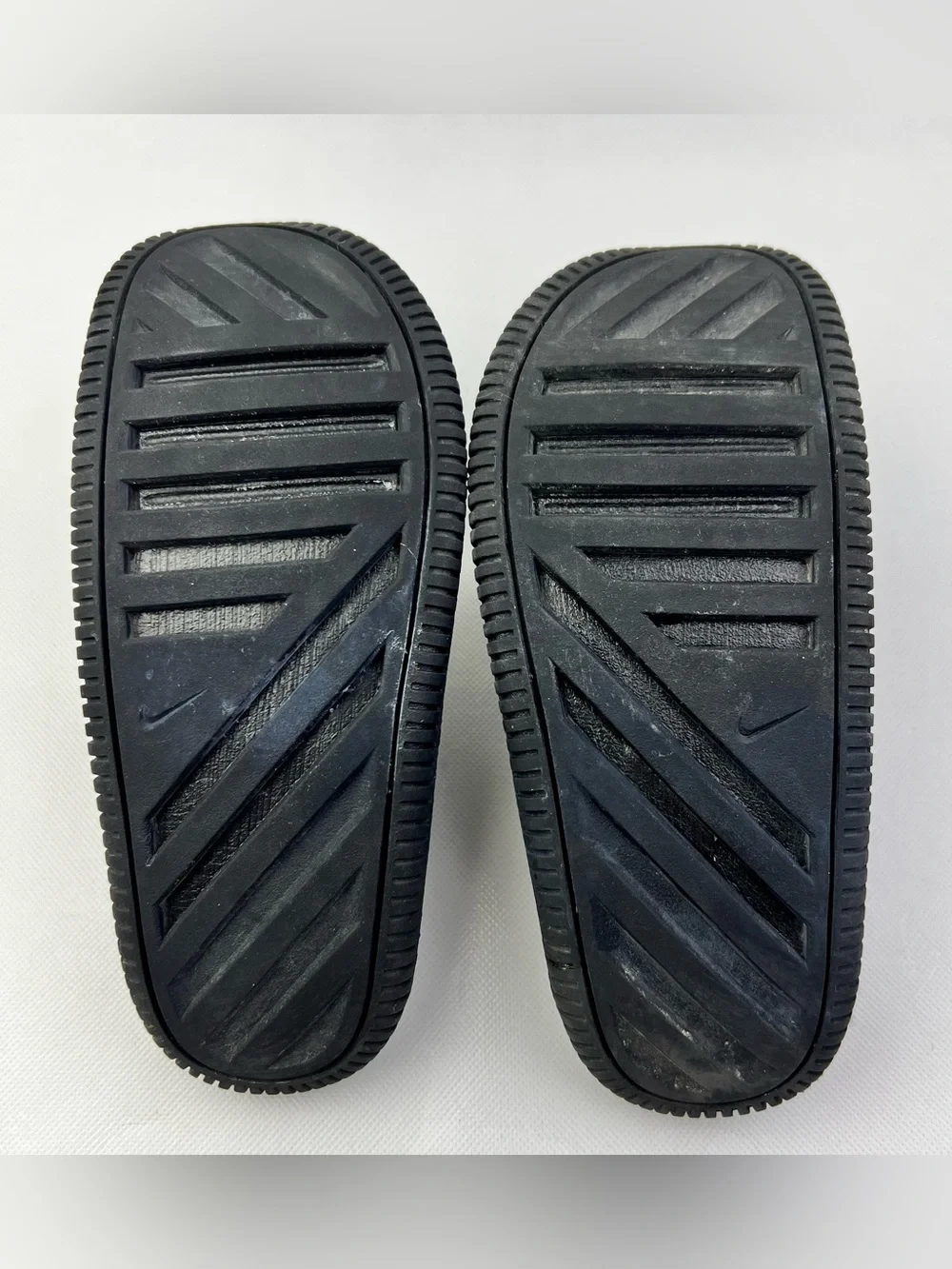 Nike Calm Slide 2.0 Kids Black F9306-001 Foam Sandals Size 2.5Y